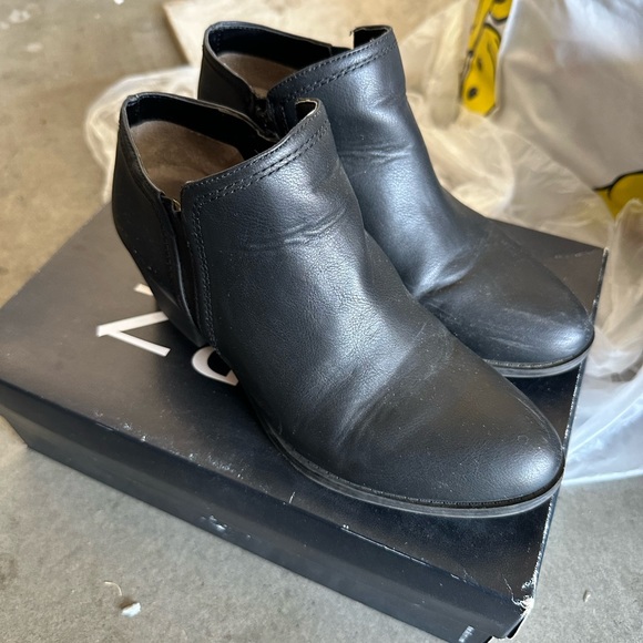 Naturalizee Black Wonda Chelsea Boots - Picture 2 of 6